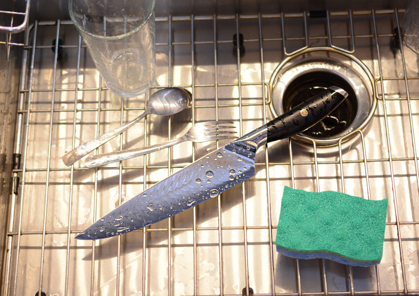 ”Kitchen Knife Care: Keep Knives out of Sink
